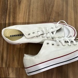 Optimal white Chuck Taylor Converse all stars